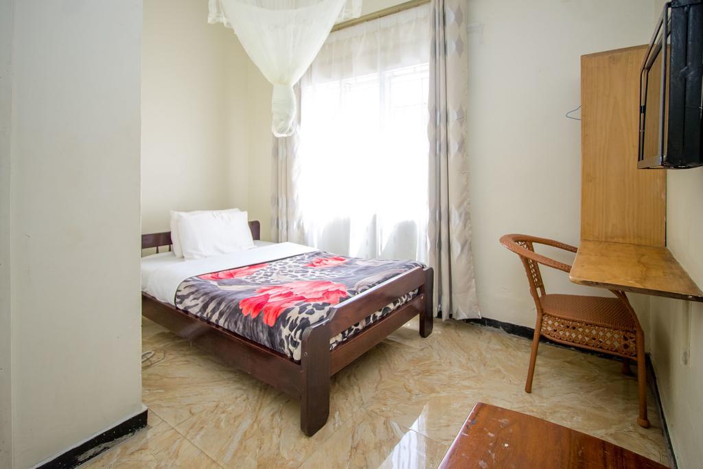 Jinja Safari Hotel Exterior photo
