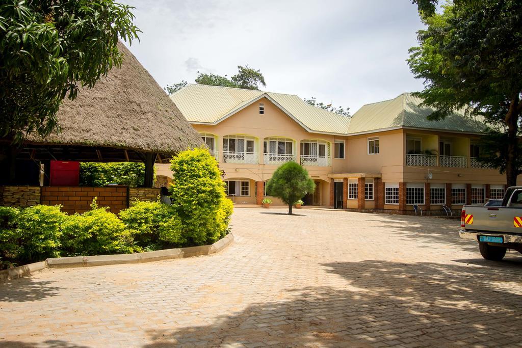 Jinja Safari Hotel Exterior photo