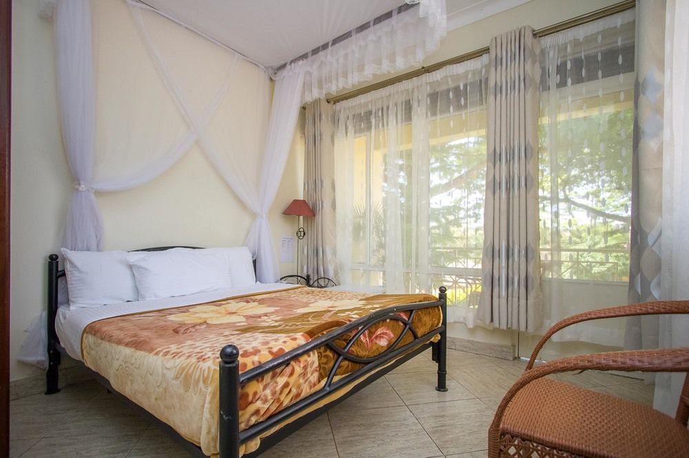 Jinja Safari Hotel Exterior photo